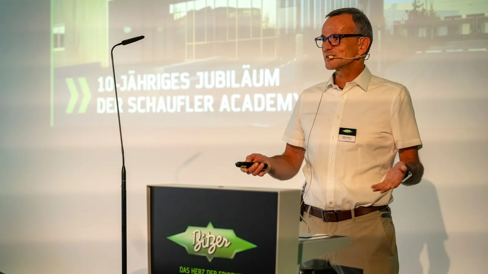 Ein Wissenschaftler gibt einen Vortrag